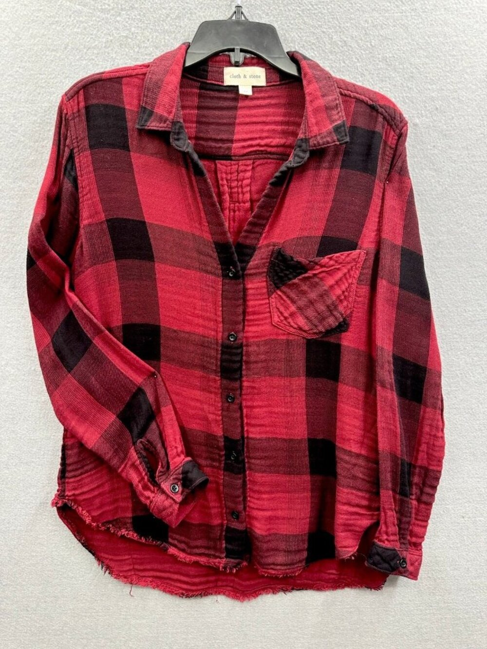 Cloth & Stone Shirt M Red Plaid Button Up Frayed Hem Anthropologie Buffalo Check